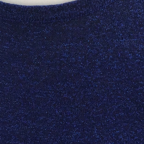 Cold shoulder sweater ❄️ - Picture 3 of 4